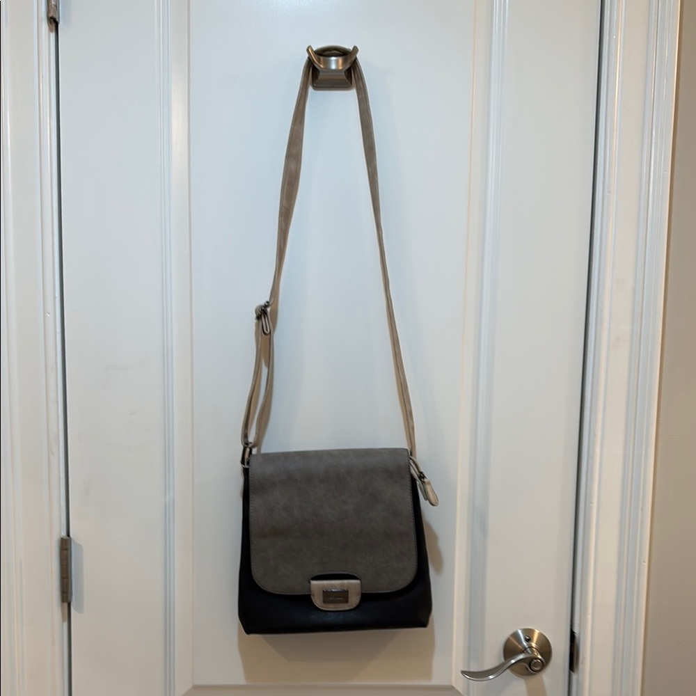 Classic Gray and Black Crossbody Bag with Flap Closure